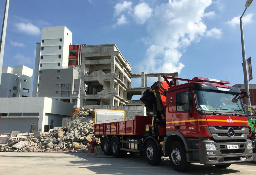 Kesehatan Publik: Dinas Damkar Batam Hapus Sarang Tawon Di DPRD